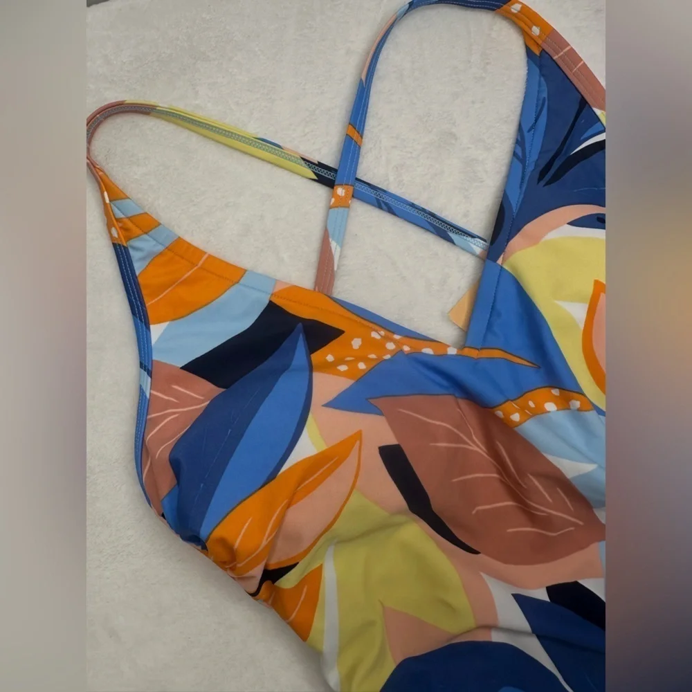 Kona Sol Multicolor Leave Abstract Hawaii Vacation Swimsuit Women’s M (8-10)